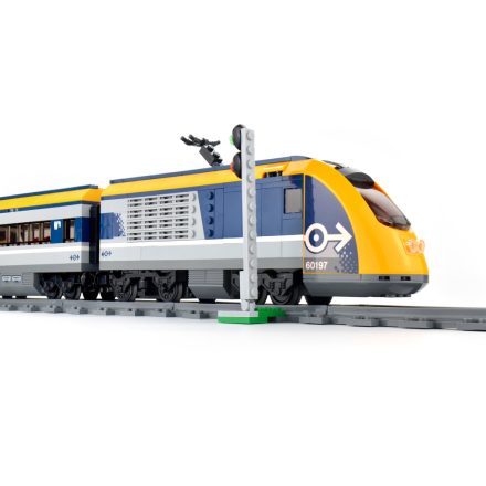 LEGO 60197 04