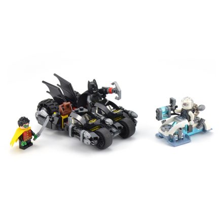 LEGO® DC™ Mr. Freeze™ Batmotoros csata
